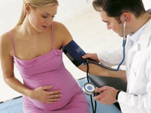 La preeclampsia en el embarazo puede estar relacionada con riesgo de insuficiencia renal