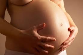 Hasta un 15 por ciento de las mujeres con prótesis mamarias pueden sufrir una contractura capsular en el embarazo