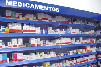 La mitad de los medicamentos financiados de venta en farmacia cuestan menos de 3,5 euros