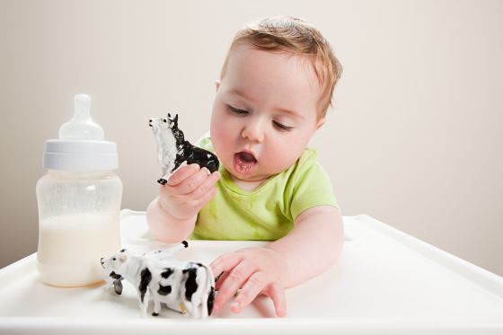 Pediatras y expertos en nutrición recomiendan leches de crecimiento para cubrir necesidades nutricionales en niños de 1 a 3 años