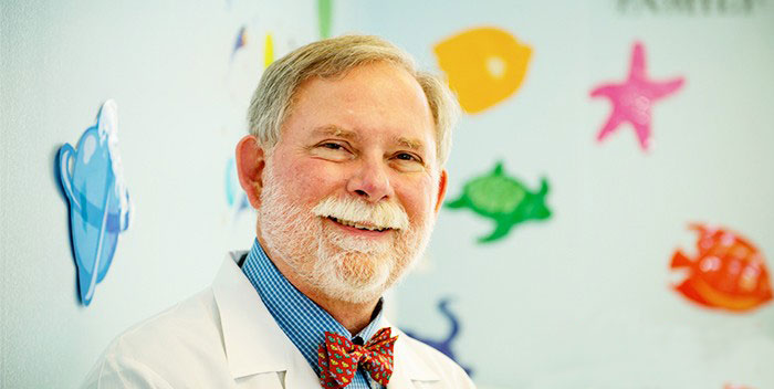 Dr. Russell Van Dyke, profesor de enfermedades infecciosas pediátricas en la Facultad de Tulane