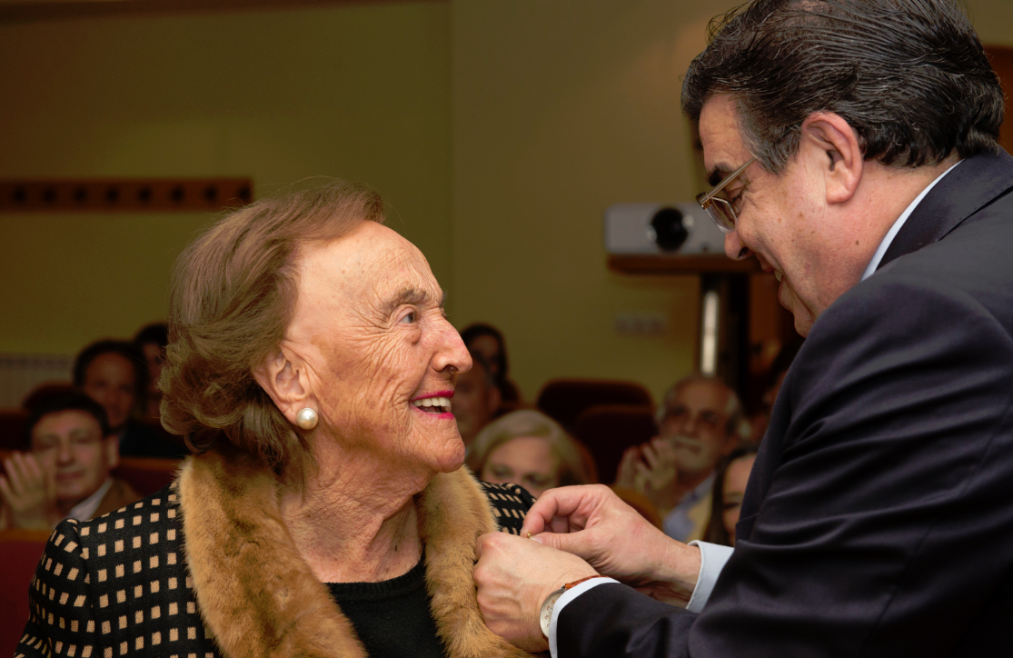 Ángela Malo Segura, Medalla de Oro del Consejo General de Dentistas de España
