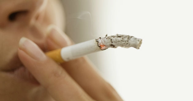 Un estudio analiza el impacto del hábito tabáquico de los padres y el riesgo de fumar de sus hijos