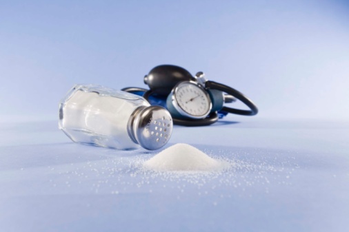 Mucha sal duplica el riesgo cardiovascular en diabéticos