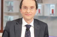 Dr. Carlos Piñana, médico oftalmológico: 
