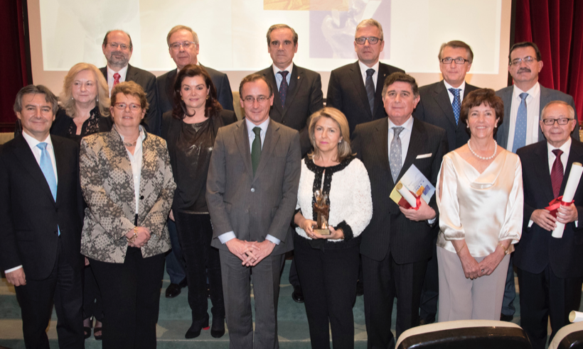El Consejo General de Farmacéuticos premia a Isabelle Adenot, el Colegio de Sevilla, Mª José Faus y Julio Sánchez Fierro