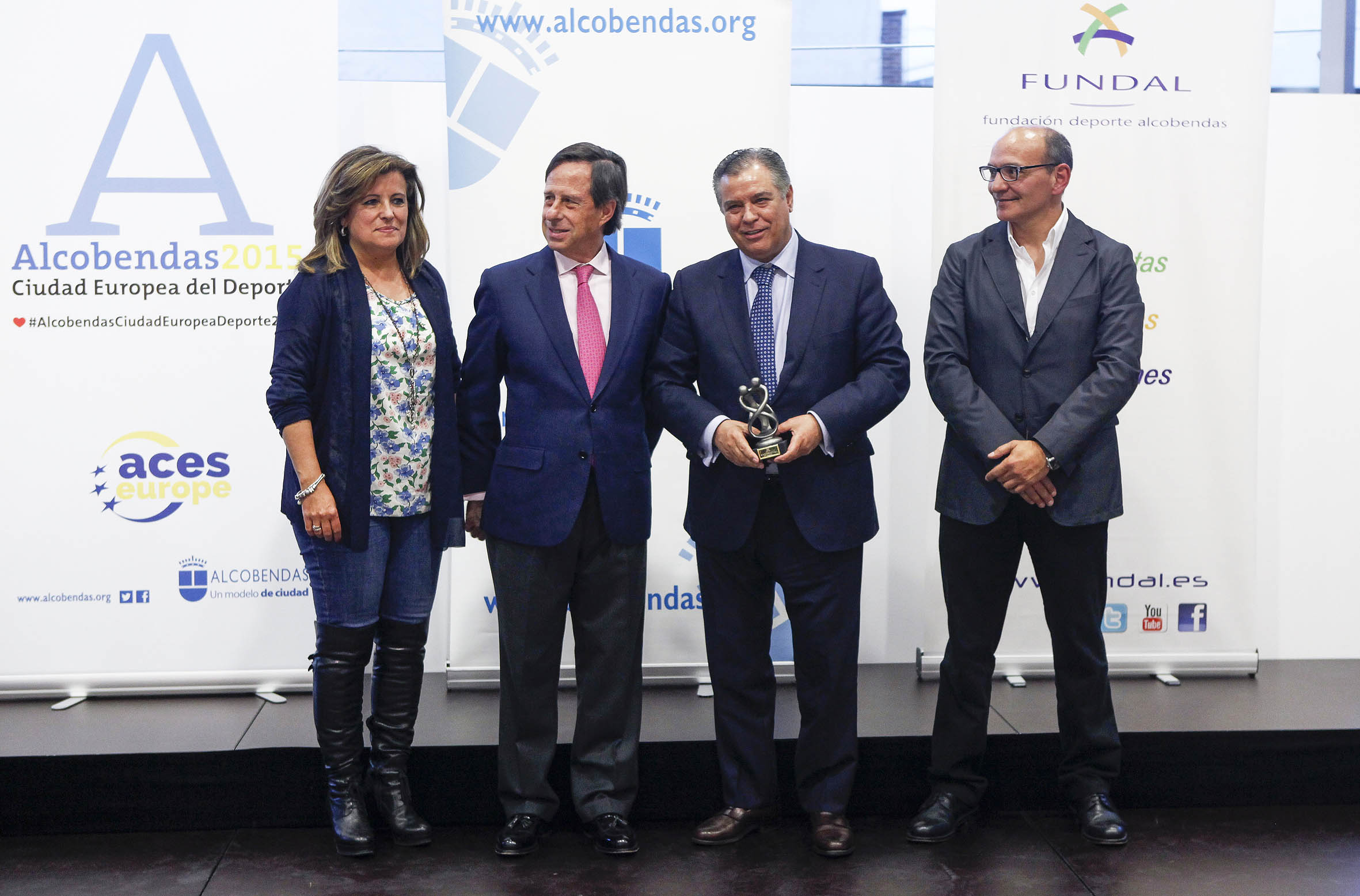 El Dr. Bartolomé Beltrán recogió el «Premio a la Salud» para El Estirón de Atresmedia