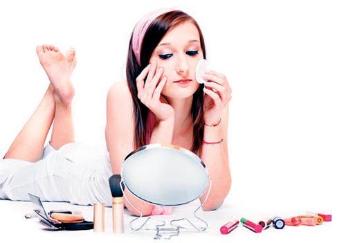 Adolescentes y maquillaje: conocimientos básicos para que la piel más joven y sensible permanezca sana