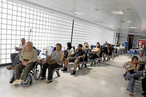 Los españoles quieren tiempos de espera más cortos y acceso a nuevos medicamentos
