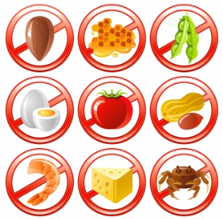 El cambio de hábitos y comer fuera de casa pueden aumentar las reacciones en alérgicos a alimentos