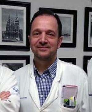 Dr. Gullón