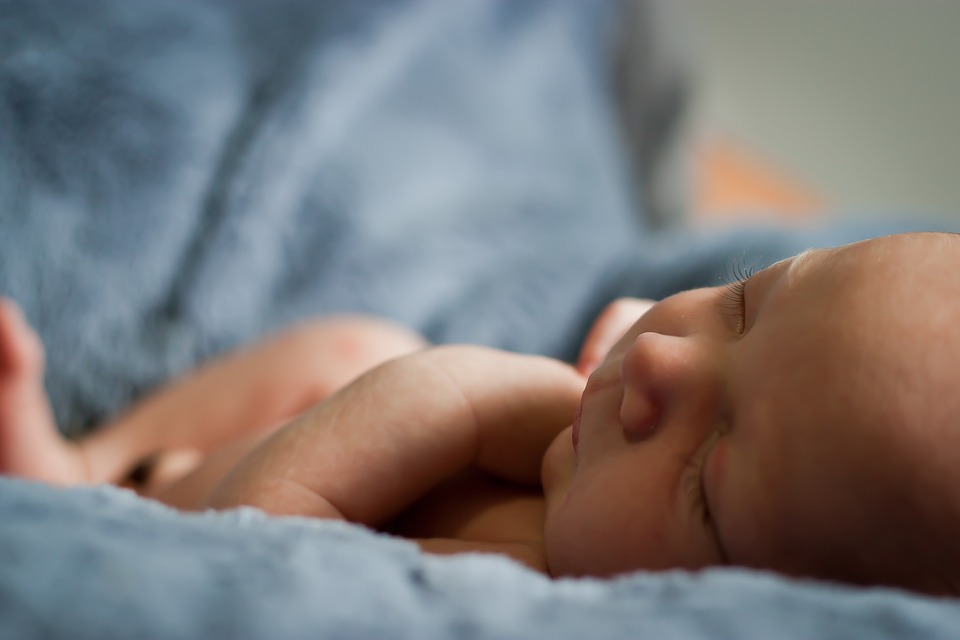 Tratar la sordera de recién nacidos a tiempo evita repercusiones en su desarrollo