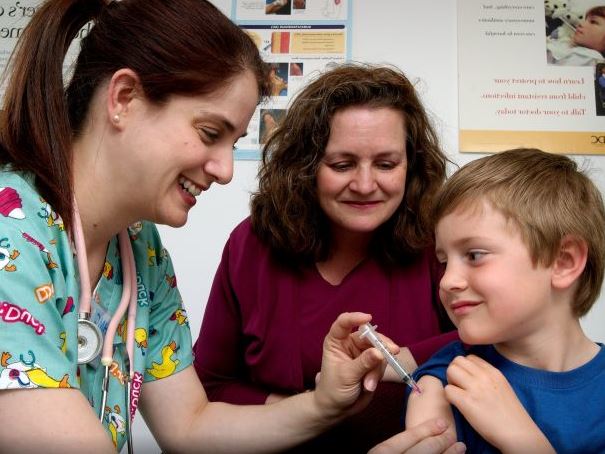 Ampliar la cobertura de la vacuna a niños y jóvenes puede reducir el impacto de la gripe