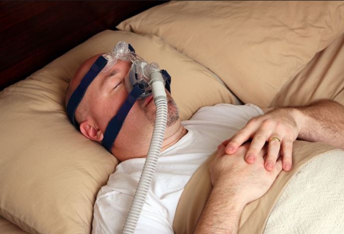 La apnea del sueño se asocia a graves problemas de salud como la hipertensión arterial o el ictus