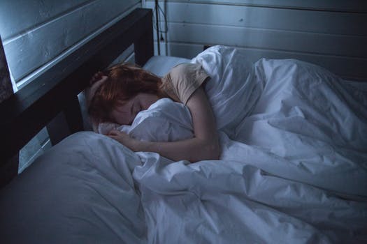 ¿Cuál es la mejor y peor postura para dormir?
