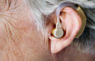 El 40% de los españoles que sufre pérdida auditiva tarda entre uno y cinco años en acudir al médico