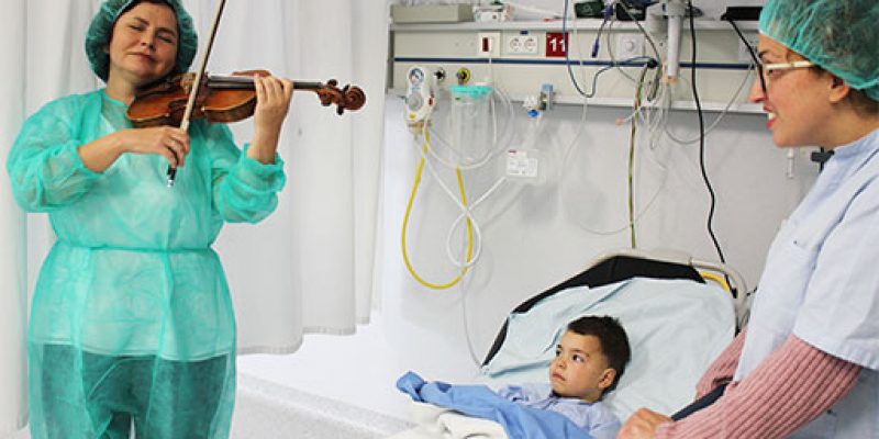 El Hospital Universitario del Vinalopó humaniza la atención sanitaria de sus pacientes con conciertos