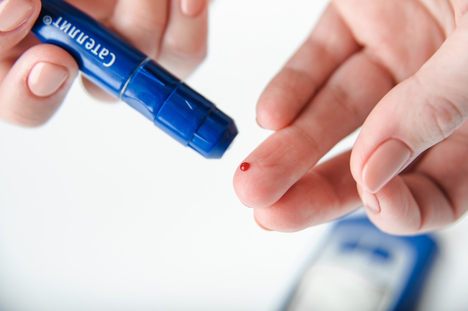 El 57% de diabéticos se inyecta insulina antes de comer por temor a las hipoglucemias
