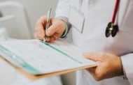 La SEIMC lanza unas recomendaciones para dar de alta a personal sanitario con Covid-19