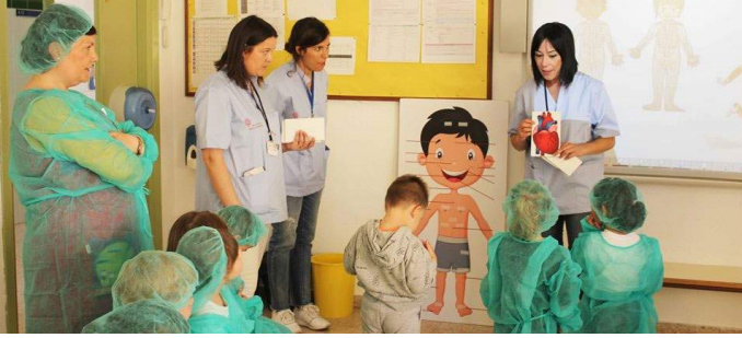 Un total de 360 niños conoce los quirófanos del Hospital del Vinalopó gracias al proyecto “Operación cole”