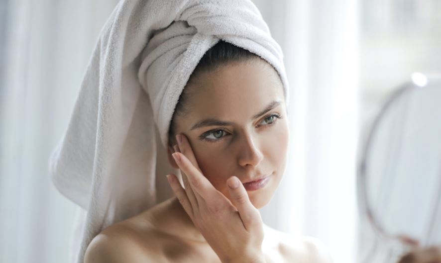 Cómo aplicar la crema para favorecer el drenaje facial