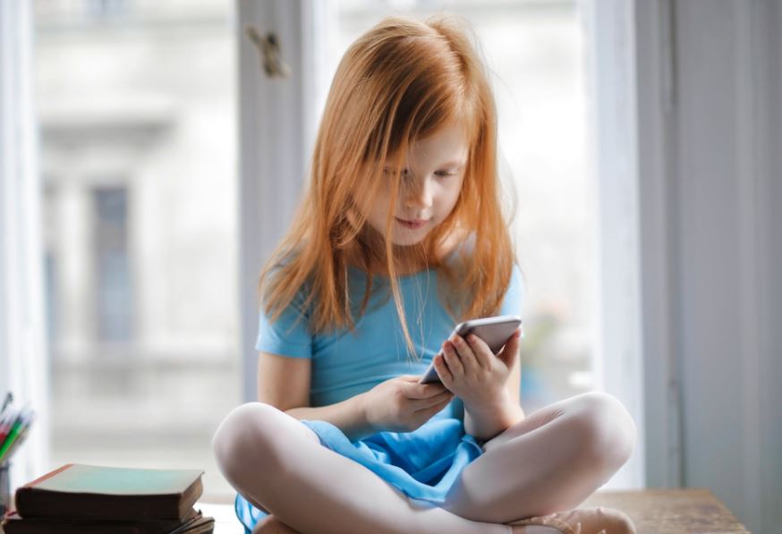 El uso de móviles provoca que los hijos muestren menos interés por la lectura