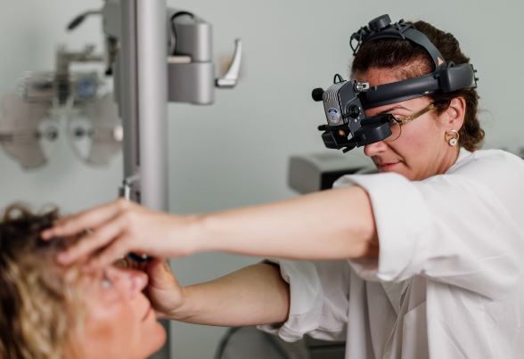 Oftalmólogos advierten de lesiones en los ojos por evitar revisiones tras el confinamiento