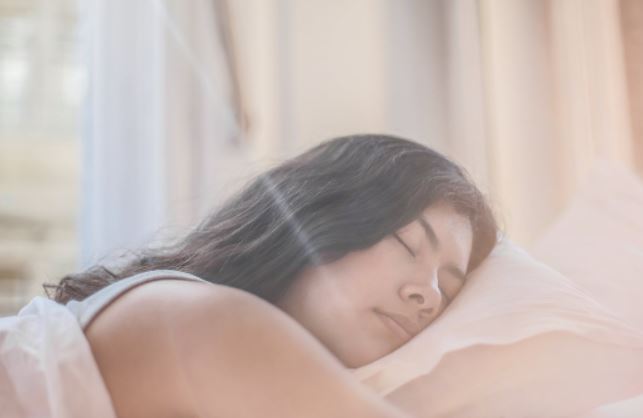 Dormir con luz puede afectar al corazón y a los niveles de glucosa