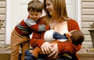 La AEP pide implementar la lactancia materna desde el nacimiento, incluso con la infección por Covid-19