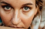 La lipoestructura facial permite mejorar la calidad de la piel en el contorno de los ojos