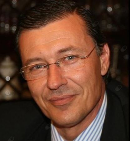 Dr. Enrique Mena del Río