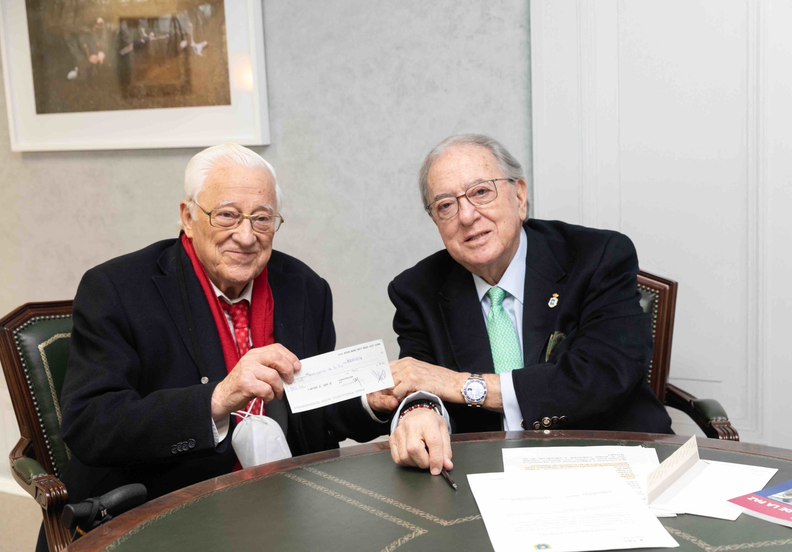 El presidente de la Fundación A.M.A., el Dr. Diego Murillo, entrega a Mensajeros de La Paz un millón de euros para su programa de ayuda de emergencia a los refugiados ucranianos