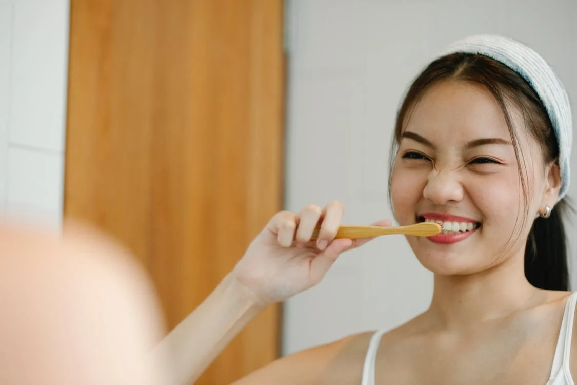 Cómo lavarte los dientes para evitar que se estropeen