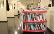 Torrejón inaugura un servicio de bibliotecas móviles para sus pacientes