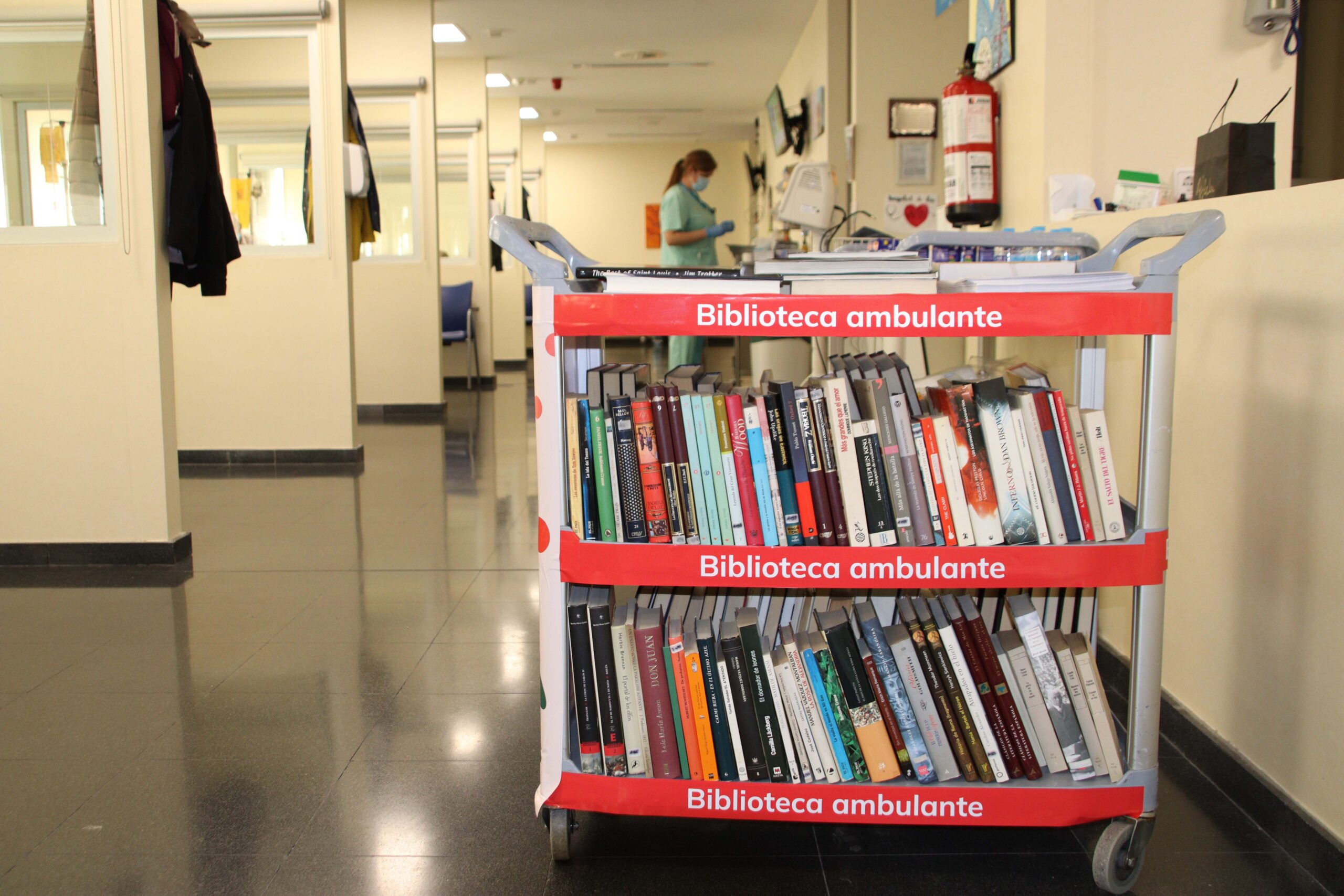 Torrejón inaugura un servicio de bibliotecas móviles para sus pacientes