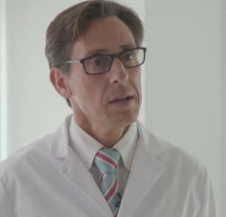 Dr. Eduardo Larrousse