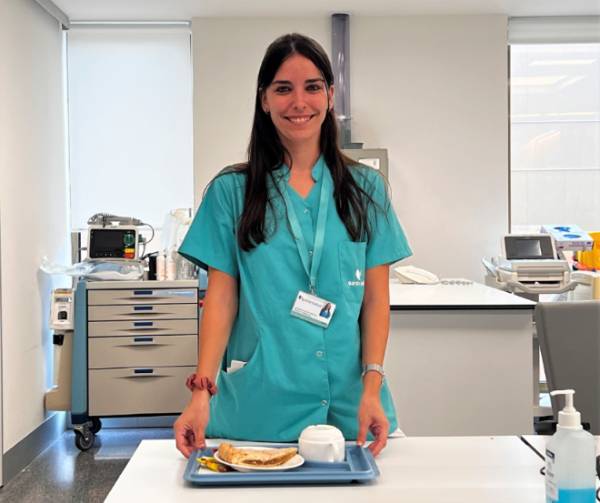 Quirónsalud Córdoba celebra San Rafael con una merienda para sus pacientes ingresados