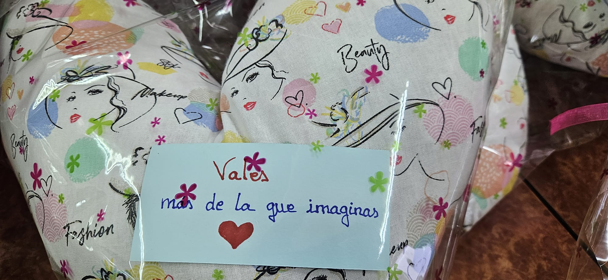 Almohadas solidarias para pacientes con cáncer de mama en Fuenlabrada