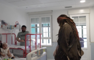 Johnny Depp visita por sorpresa a los niños con cáncer del Hospital Infantil Niño Jesús de Madrid