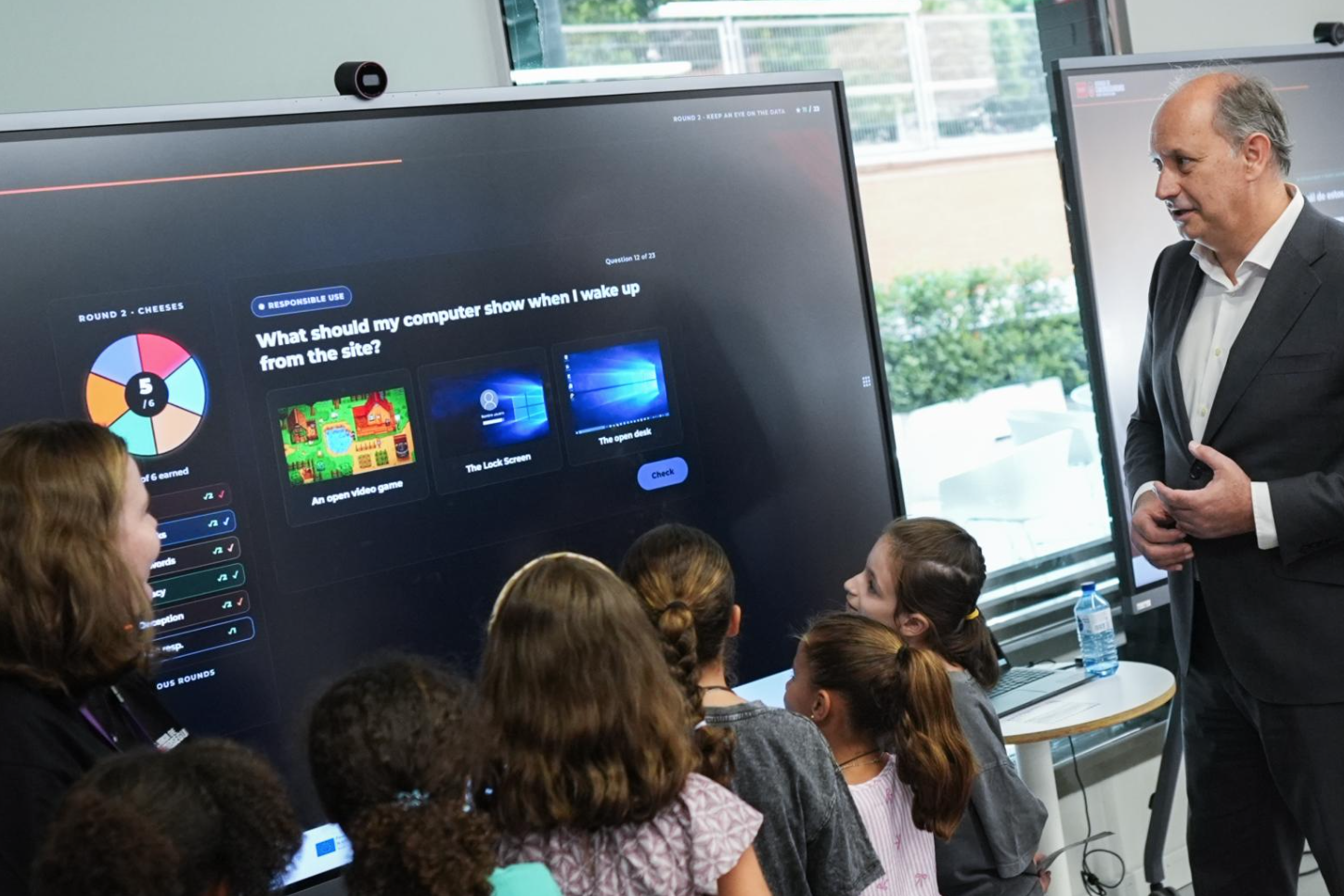 Niños y jóvenes aprenden sobre seguridad digital con las iniciativas de la Comunidad de Madrid