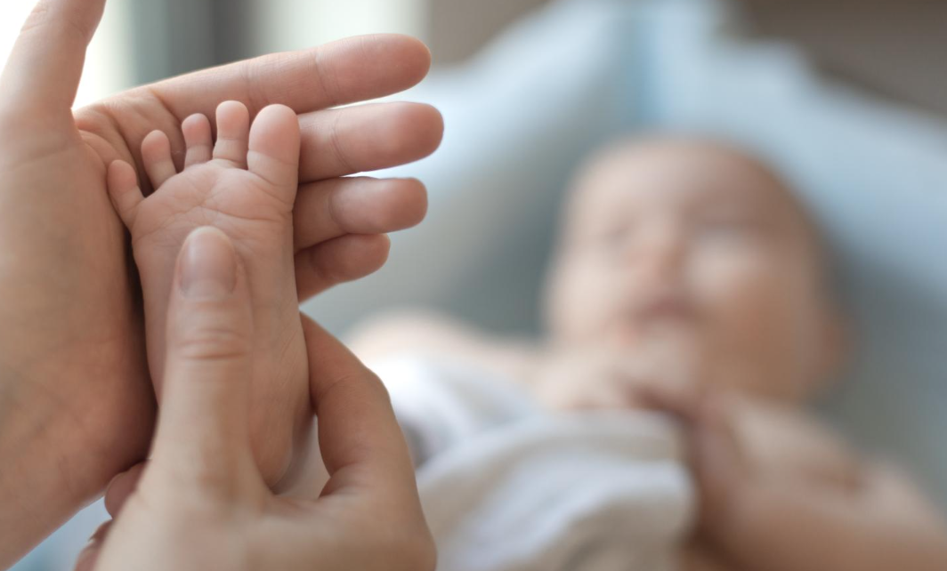 Díaz Ayuso anuncia que el Programa de Cribado Neonatal incorporará la detección de dos nuevas enfermedades neurodegenerativas graves